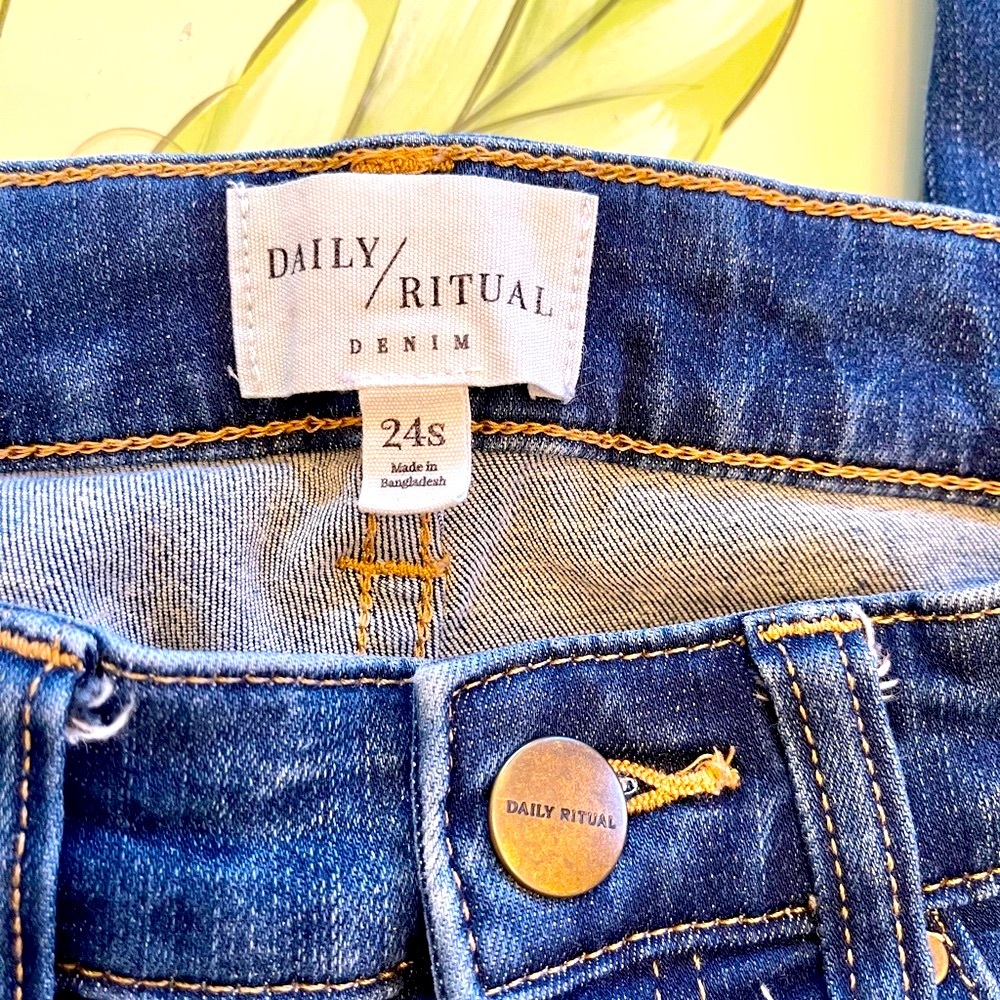 ๐ Daily Ritual 5 pocket Skinny Jean ๐ - Picture 3 of 7